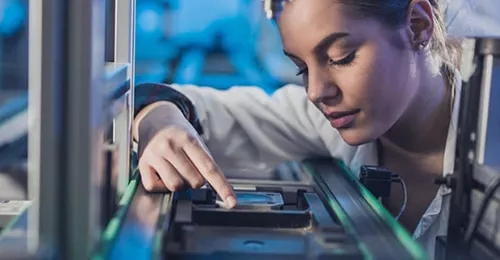 Comment encourager les femmes à choisir les STEM ?