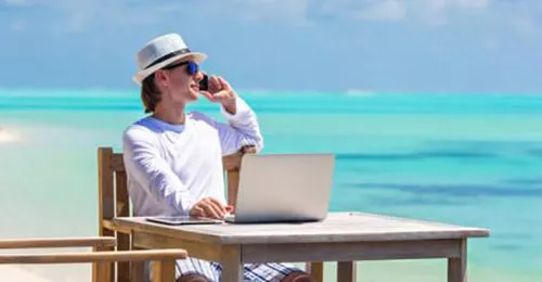 Se débrancher du travail en vacances ? Pas si facile…