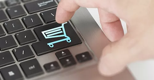 Magasiner en ligne: le patron n’aime pas ça, mais les employés le font!
