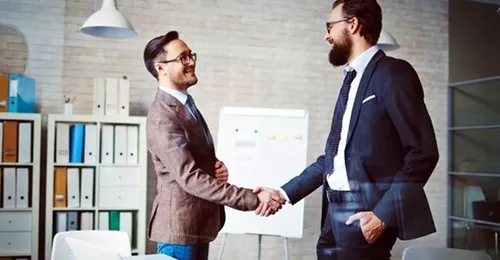 4 conseils pour référer un ami au travail