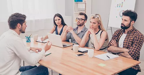 Entrevue : comment répondre à la question « Parlez-moi de vous »?
