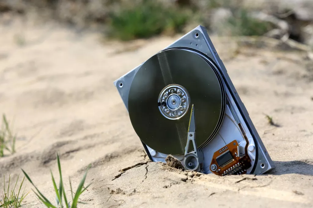 Le sable et ton laptop, c'est non!